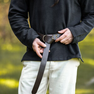 middel eeuwse riem van robuuste leer donker bruin 190cm