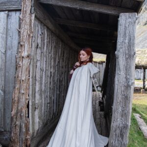 middel eeuwse wollen cape met wolfgesp naturel 160cm